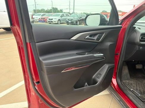 Used 2026 Chevrolet Traverse LT w/ Midnight/Sport Edition FWD image 10
