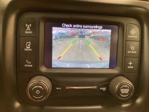 Used 2017 Jeep Compass Latitude w/ Cold Weather Group FWD image 21