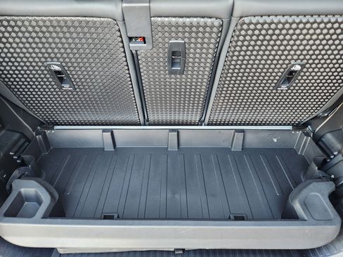 Certified 2025 Land Rover Defender 90 S image 32