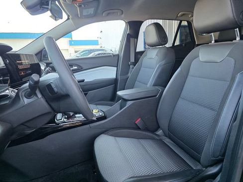 Used 2025 Chevrolet Trax LT FWD image 10