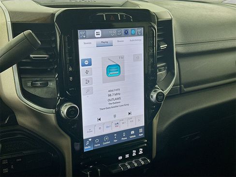 Used 2024 RAM 3500 Laramie image 17