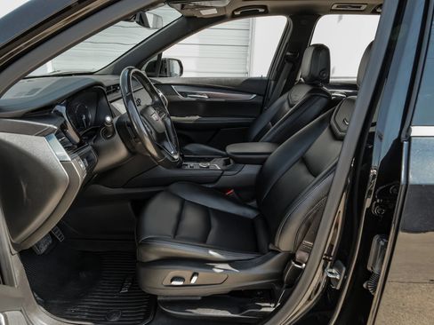 Used 2022 Cadillac XT6 Luxury w/ LPO, Floor Liner Package FWD image 4