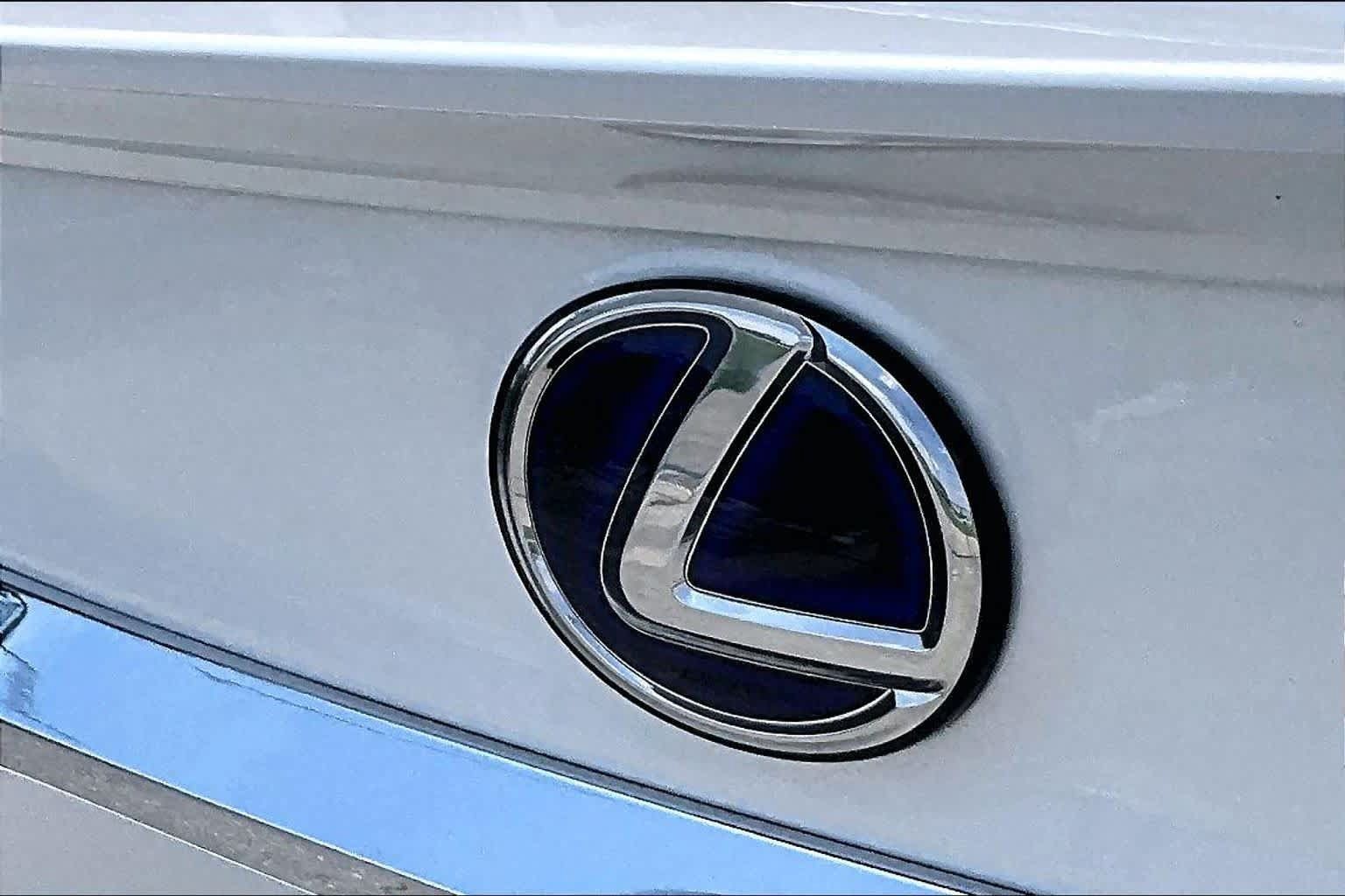 Used 2018 Lexus ES 300h w/ Luxury Package FWD image 28