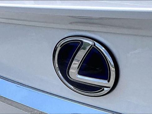 Used 2018 Lexus ES 300h w/ Luxury Package FWD image 28