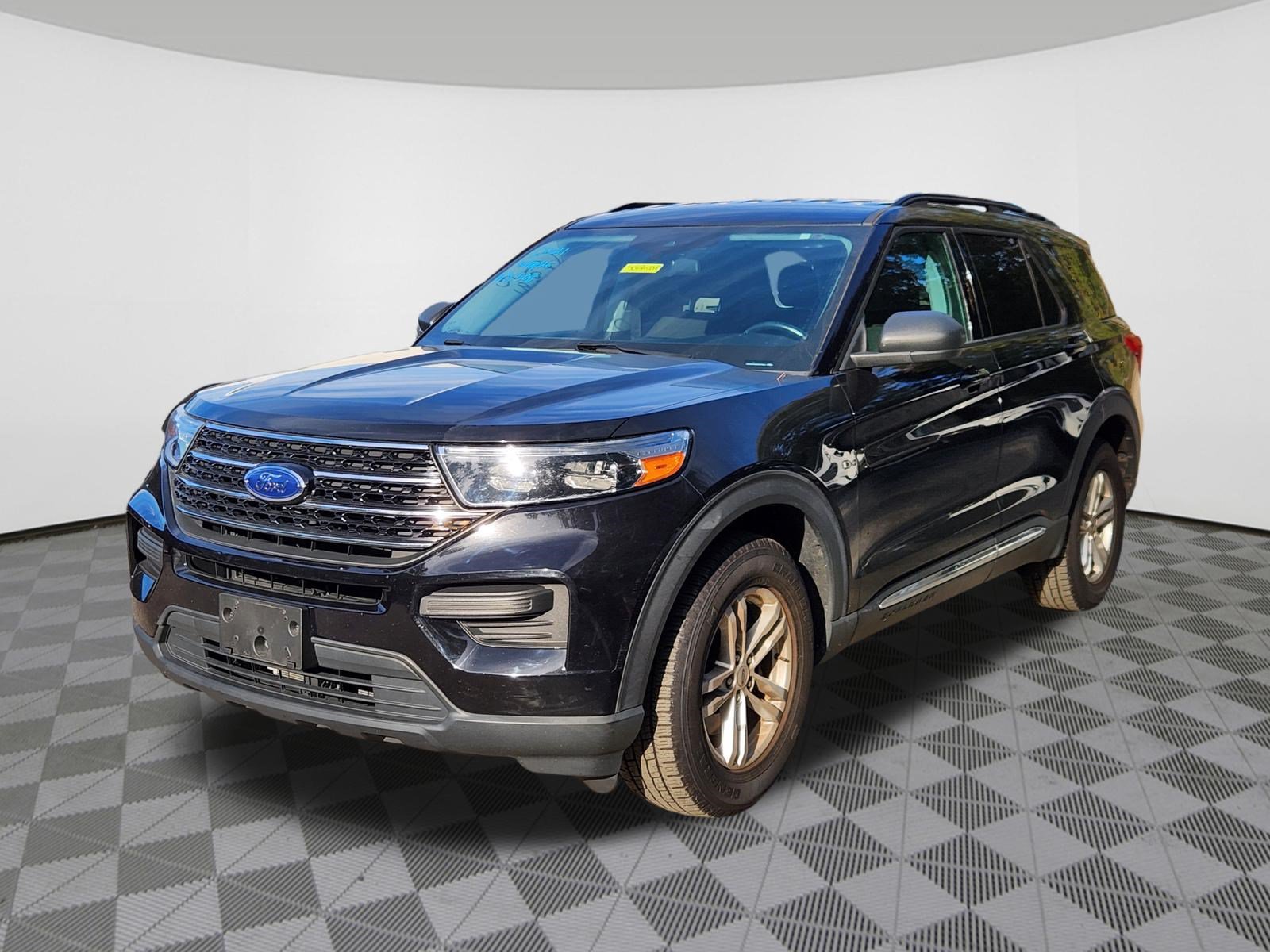 Used 2021 Ford Explorer XLT AWD/4WD image 2