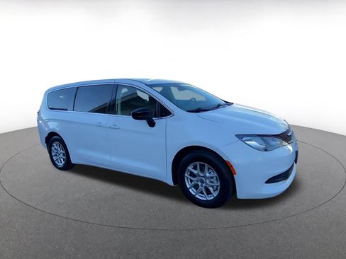 Used 2024 Chrysler Voyager LX image 2