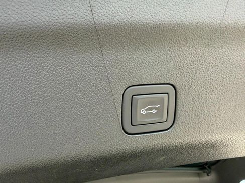 Used 2025 Chevrolet Tahoe LT AWD/4WD image 18