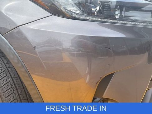 Used 2019 Toyota Highlander SE image 3