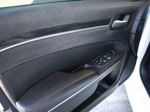 Used 2017 Chrysler 300 Limited RWD image 16