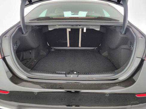 Used 2025 Mercedes-Benz E 350 Sedan image 13