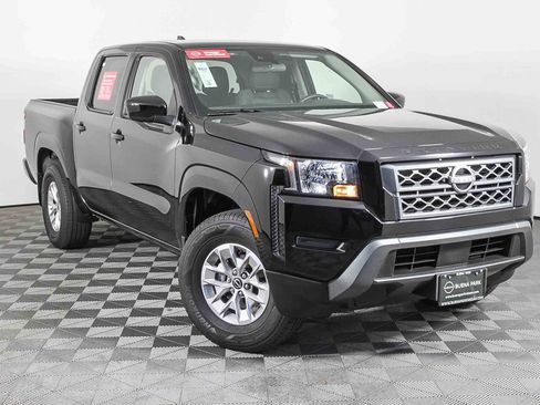 Used 2024 Nissan Frontier SV image 1