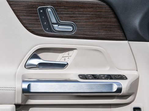 New 2026 Mercedes-Benz GLB 250 image 24