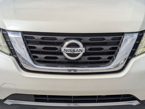 Used 2018 Nissan Pathfinder Platinum AWD/4WD image 9