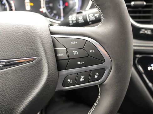 New 2026 Chrysler Pacifica Select FWD image 23