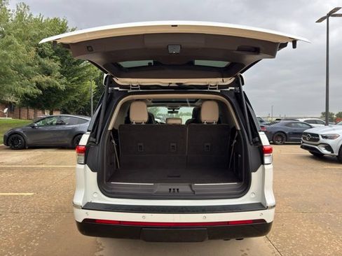 Used 2023 Lincoln Navigator Reserve AWD/4WD image 24