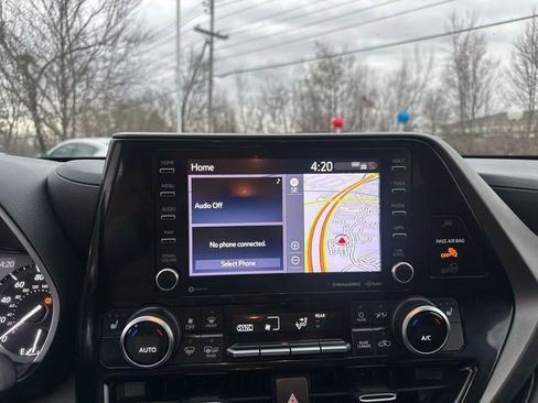 Used 2020 Toyota Highlander XLE image 38