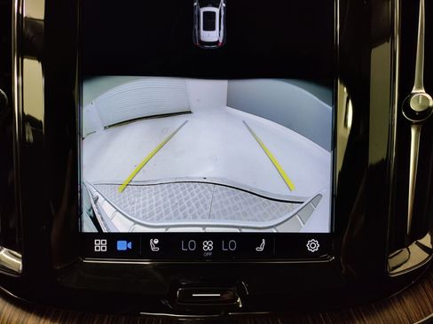 Used 2023 Volvo XC60 B5 Ultimate image 27