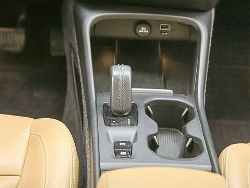 Used 2019 Volvo XC40 T5 Momentum image 31