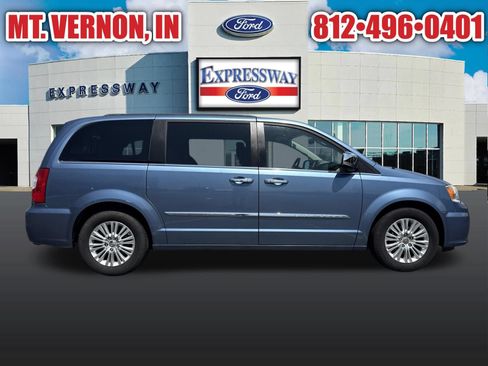 Used 2011 Chrysler Town & Country Touring-L w/ Driver Convenience Group FWD image 13