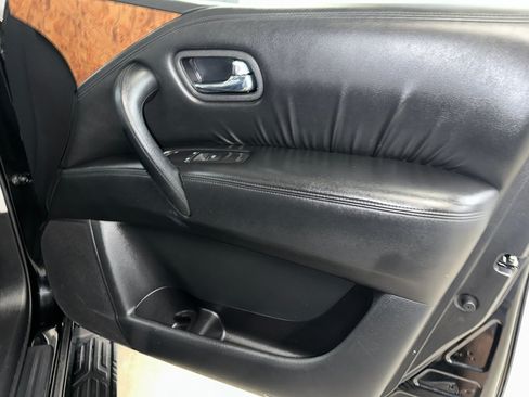 Used 2024 Nissan Armada SL w/ Captain's Chairs Package AWD/4WD image 34