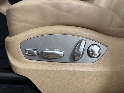 Certified 2025 Porsche Macan image 40