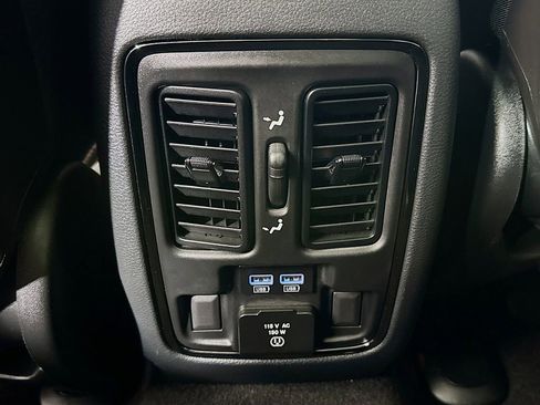 Used 2019 Jeep Grand Cherokee Limited X image 27