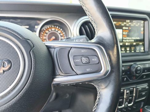 Used 2020 Jeep Wrangler Unlimited Sahara AWD/4WD image 25