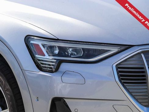 Used 2019 Audi e-tron Prestige w/ Prestige Package AWD/4WD image 4