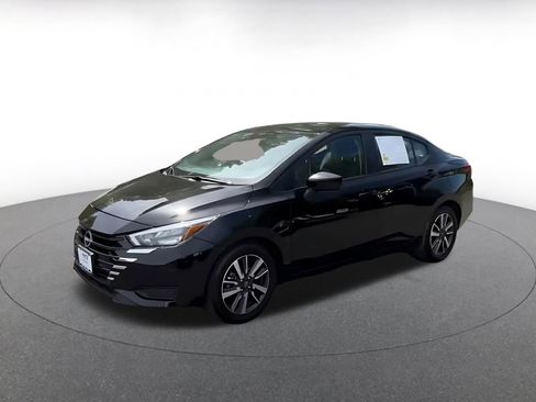 Used 2025 Nissan Versa SV image 9