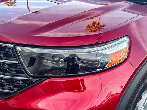 Used 2022 Ford Explorer XLT image 9