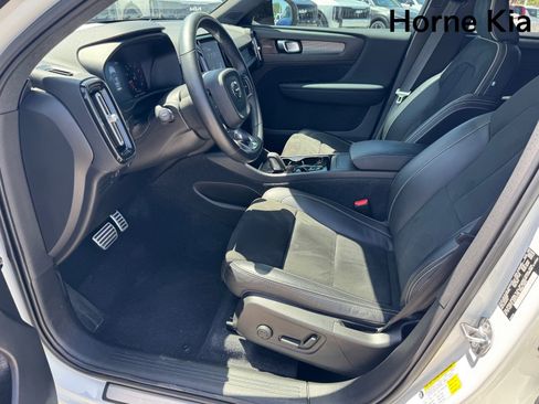 Used 2022 Volvo XC40 T5 R-Design w/ Advanced Package image 10