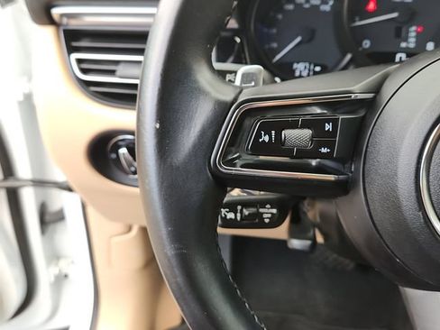 Used 2023 Porsche Macan AWD/4WD image 16