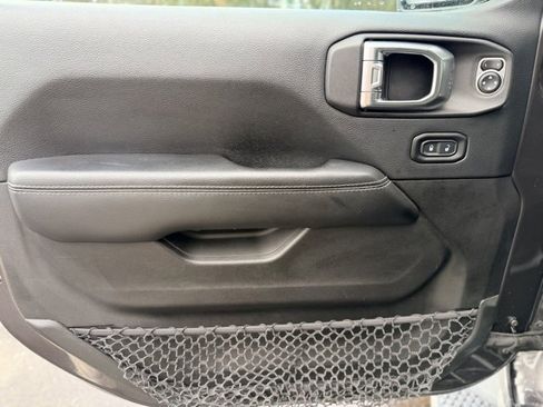 Used 2018 Jeep Wrangler Unlimited Sahara image 19