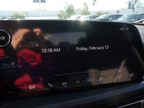 Used 2025 Chevrolet Traverse LT w/ Driver Confidence Package image 15