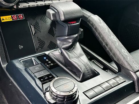 Certified 2025 Toyota Tacoma TRD Off-Road image 22