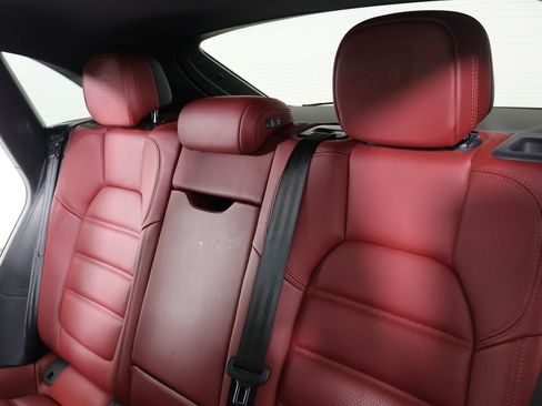 Certified 2022 Porsche Macan S w/ Premium Package Plus AWD/4WD image 11