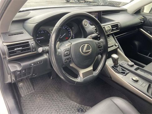 Used 2018 Lexus IS 300 AWD image 14