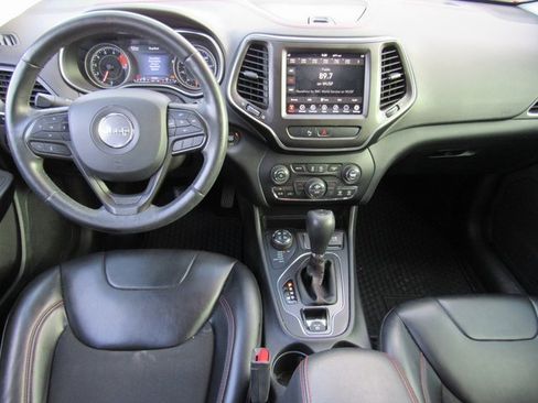 Used 2019 Jeep Cherokee Trailhawk w/ Cold Weather Group image 12