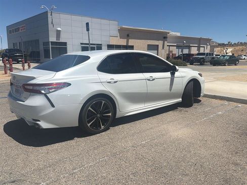Used 2018 Toyota Camry XSE FWD image 2