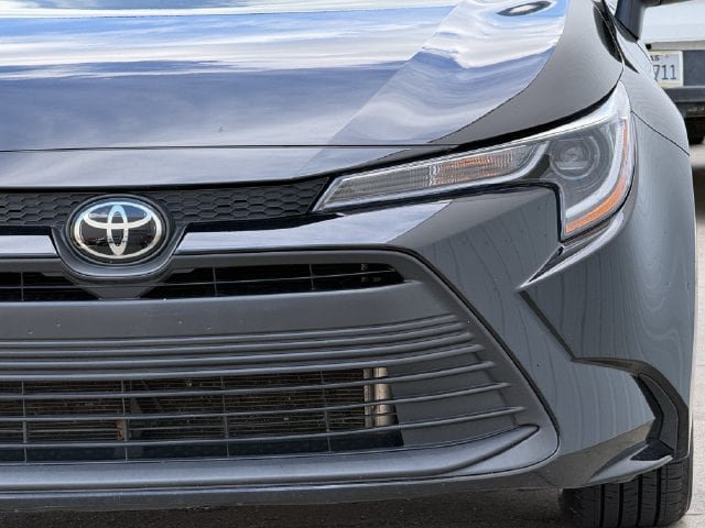 Used 2025 Toyota Corolla LE FWD image 9