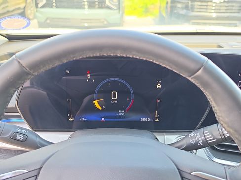 Certified 2025 Chevrolet Trax LT w/ Driver Confidence Package FWD image 17