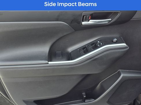 Used 2024 Toyota Highlander XLE image 16