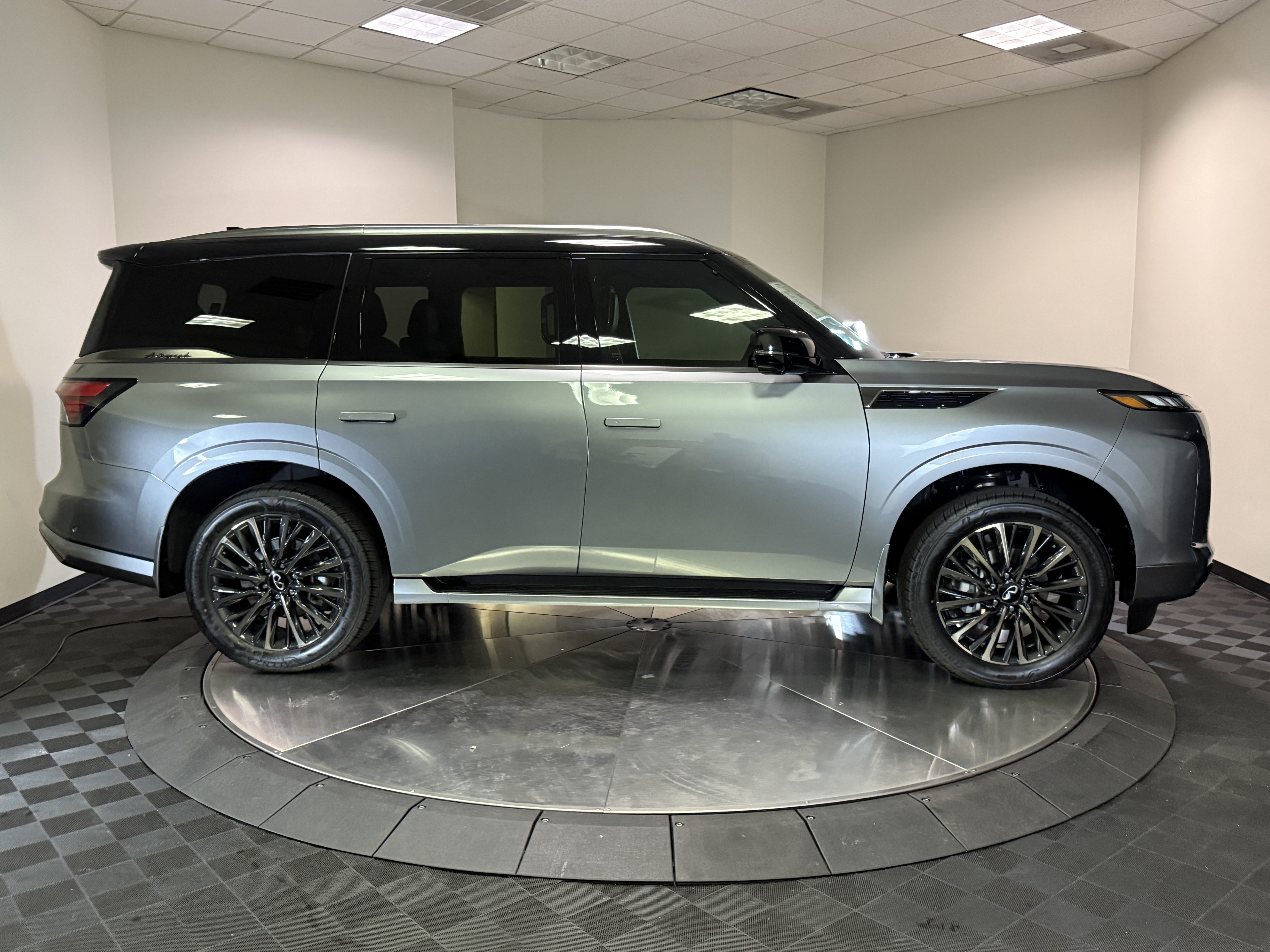 New 2026 INFINITI QX80 Autograph w/ Premium Cargo Package AWD/4WD image 10