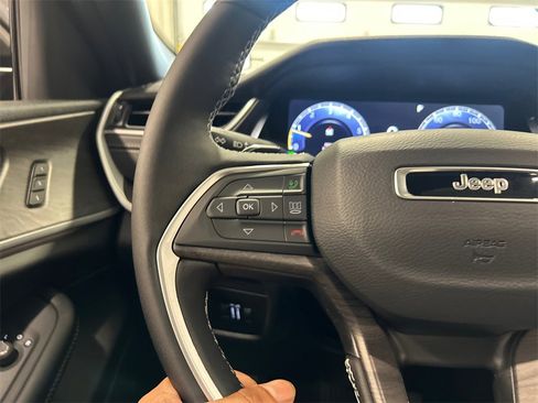 New 2025 Jeep Grand Cherokee Limited image 19