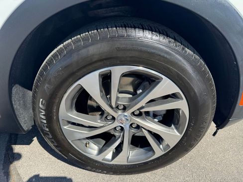 Used 2023 Buick Envision Essence image 28