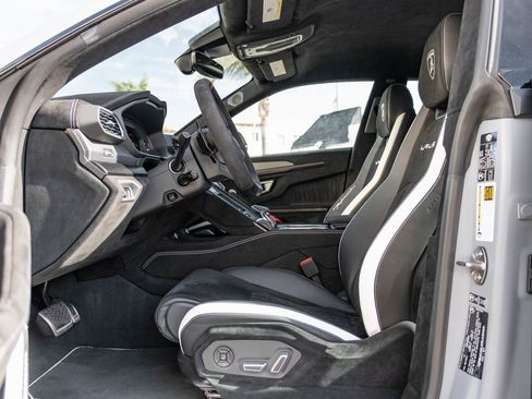 Used 2024 Lamborghini Urus Performante image 21