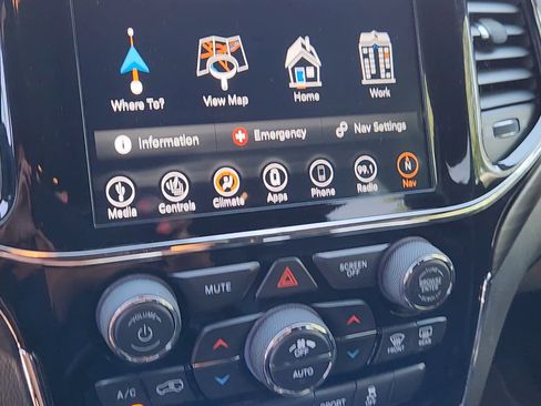 Used 2019 Jeep Grand Cherokee Altitude AWD/4WD image 37