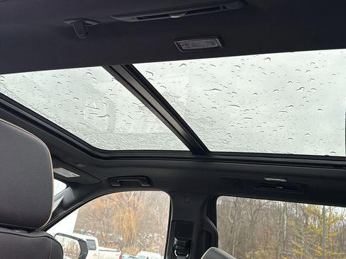 Used 2022 GMC Yukon SLT w/ SLT Premium Package image 29