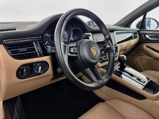 Used 2023 Porsche Macan AWD/4WD image 18