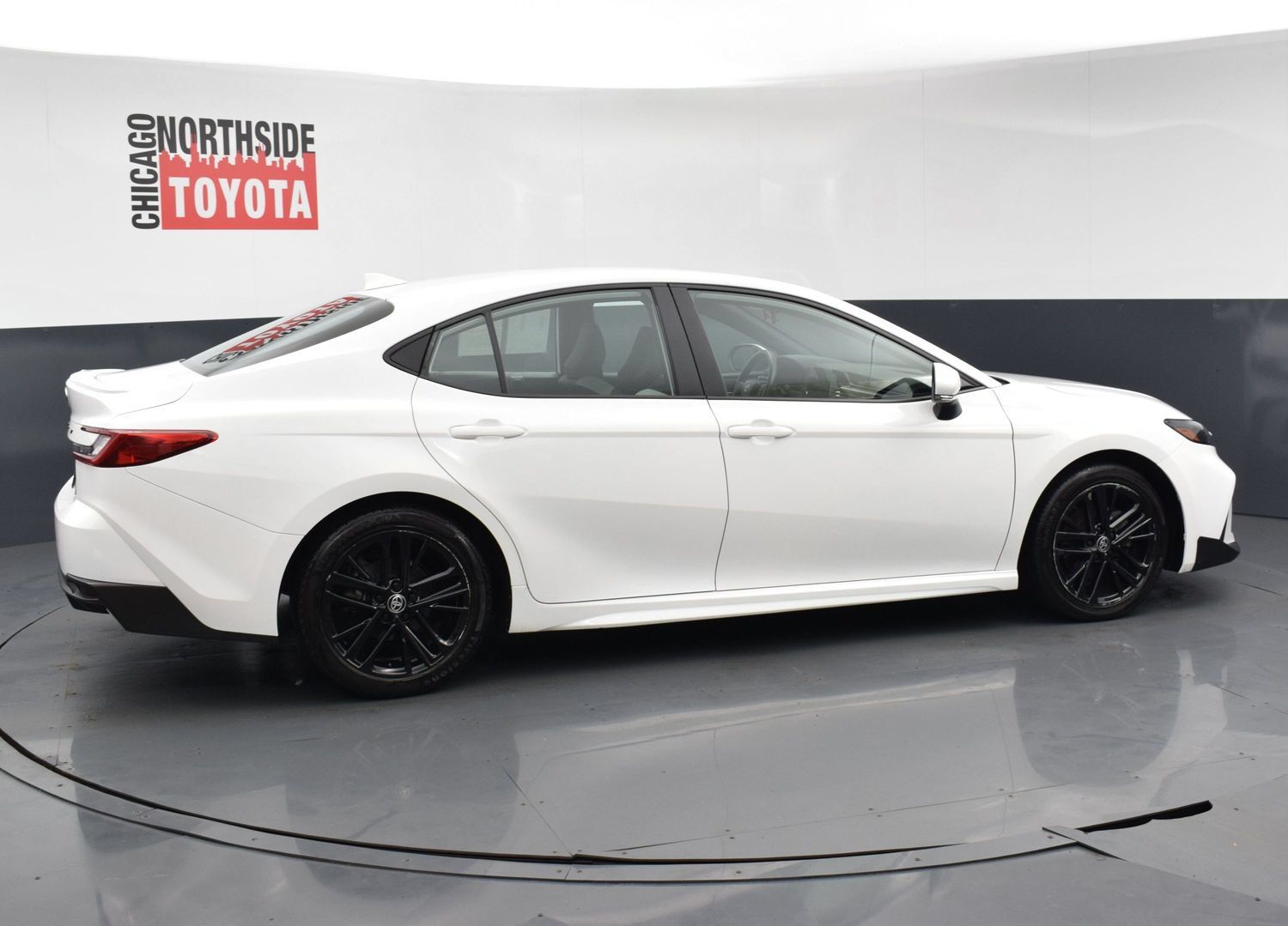 Used 2025 Toyota Camry SE FWD image 5